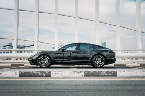 Porsche Panamera (Black), 2021