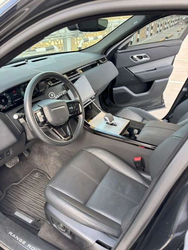 Range Rover Velar (Black), 2025