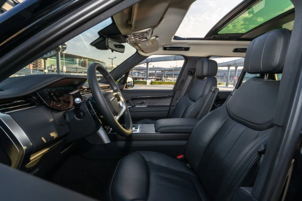 Range Rover Vogue HSE (Black), 2023