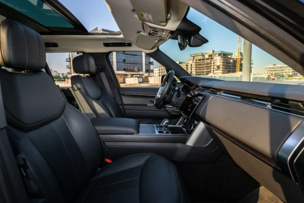 Range Rover Vogue HSE (Black), 2023