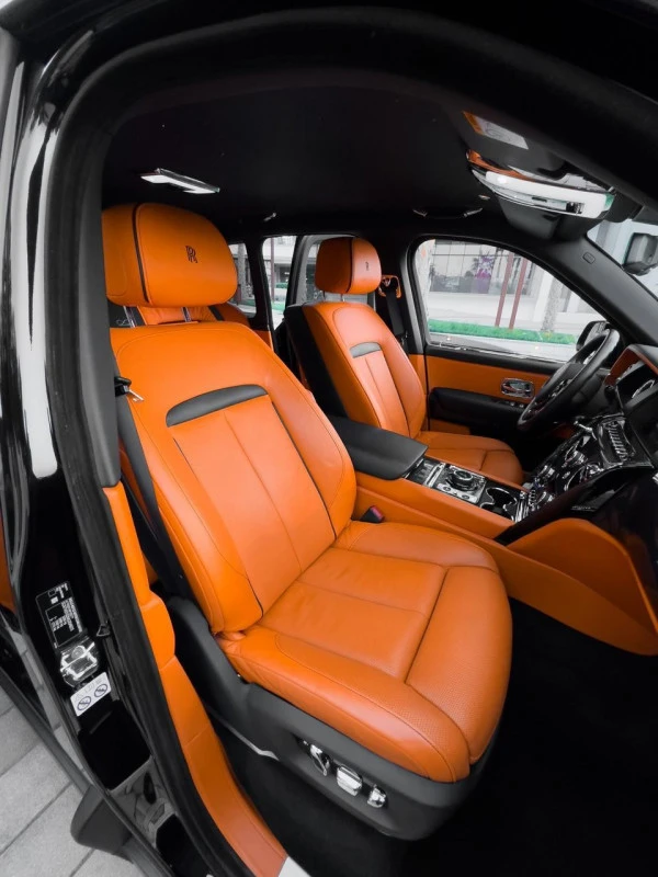 Rolls Royce Cullinan Black Badge (Black), 2021
