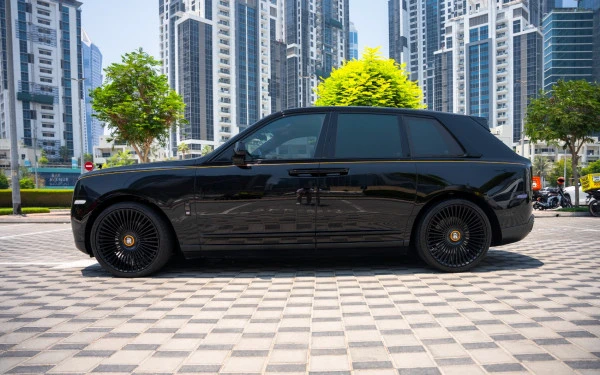 Rolls Royce Cullinan (Black), 2020