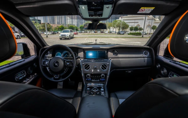 Rolls Royce Cullinan (Black), 2020