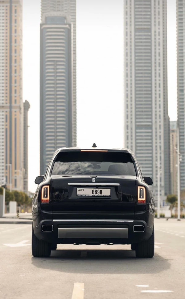 Rolls Royce Cullinan (Black), 2021
