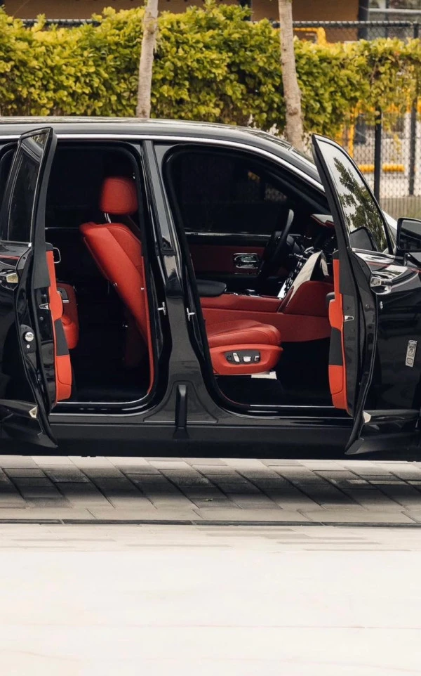 Rolls Royce Cullinan (Black), 2021