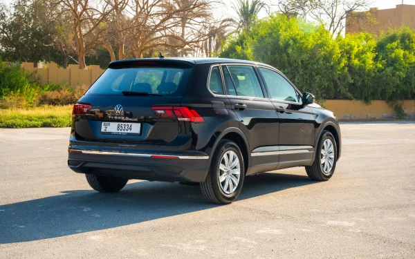 Volkswagen Tiguan (Black), 2025