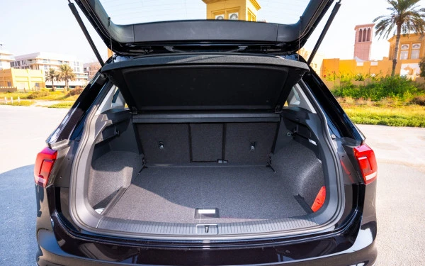Volkswagen Tiguan (Black), 2025