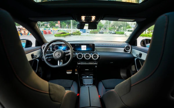 Mercedes CLA200 (Blue), 2026