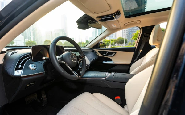 Mercedes E200 (Blue), 2025