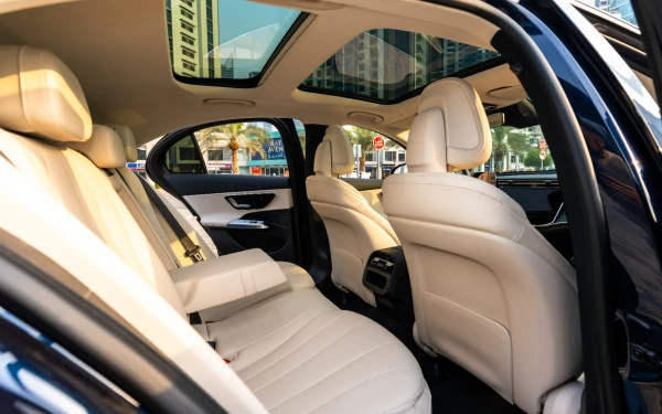 Mercedes E200 (Blue), 2025