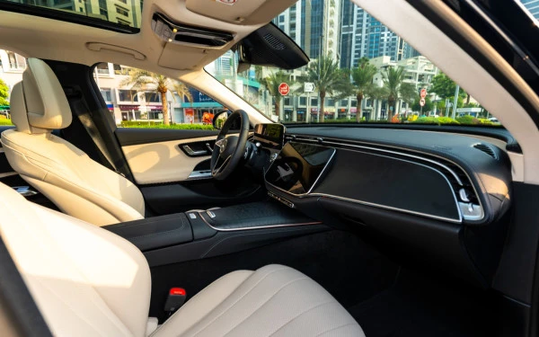 Mercedes E200 (Blue), 2025
