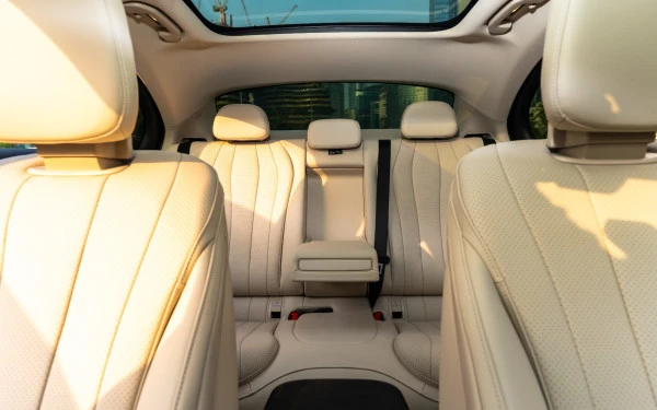 Mercedes E200 (Blue), 2025