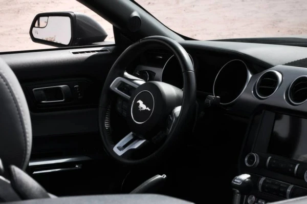 Ford Mustang cabrio V8 (Dark Grey), 2020