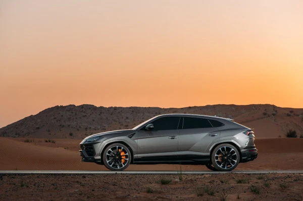 Lamborghini Urus (Gris Oscuro), 2022