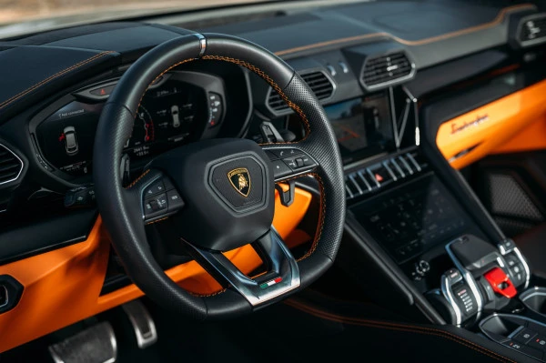 Lamborghini Urus (Gris Oscuro), 2022