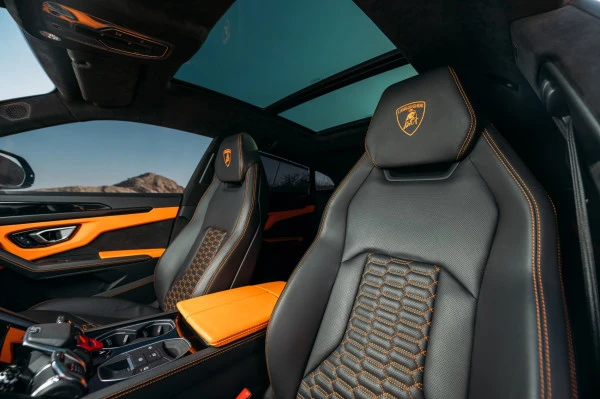 Lamborghini Urus (Gris Oscuro), 2022