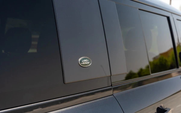 Range Rover Defender (Dark Grey), 2022