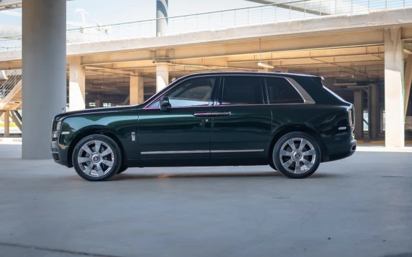 Rolls Royce Cullinan (Green), 2021