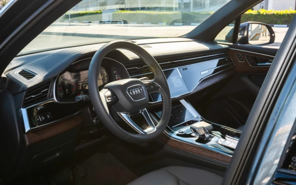Audi Q7 (Grey), 2025