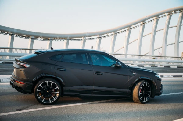 Lamborghini Urus (Black), 2021