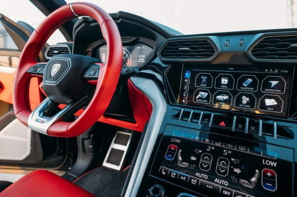 Lamborghini Urus (Black), 2021