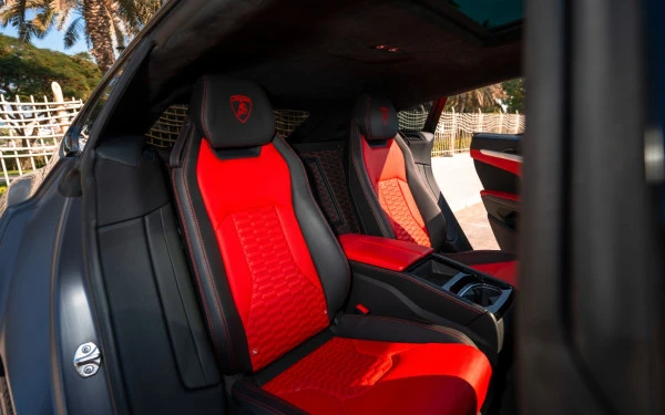 Lamborghini Urus (Grau), 2022