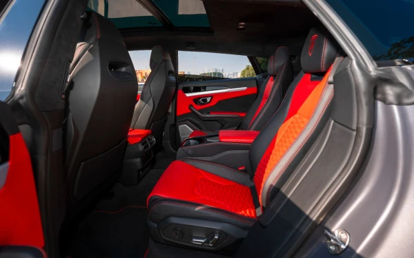 Lamborghini Urus (Grau), 2022