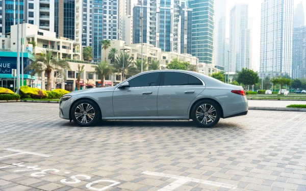 Mercedes E200 (Grey), 2025