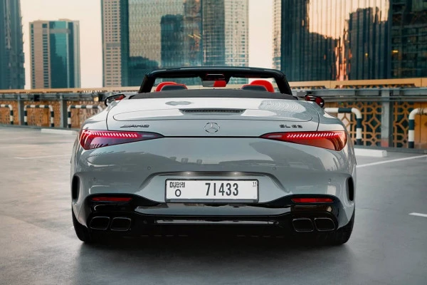 مرسيدس SL63 AMG (اللون الرمادي), 2023