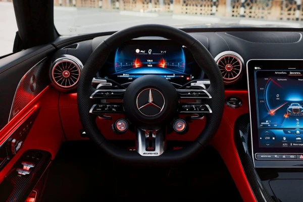 مرسيدس SL63 AMG (اللون الرمادي), 2023