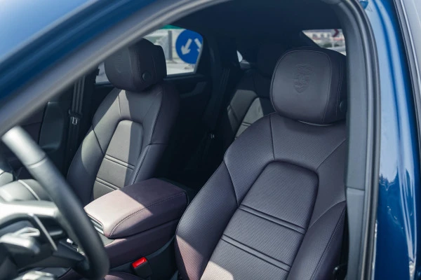 Porsche Cayenne (Grey), 2025