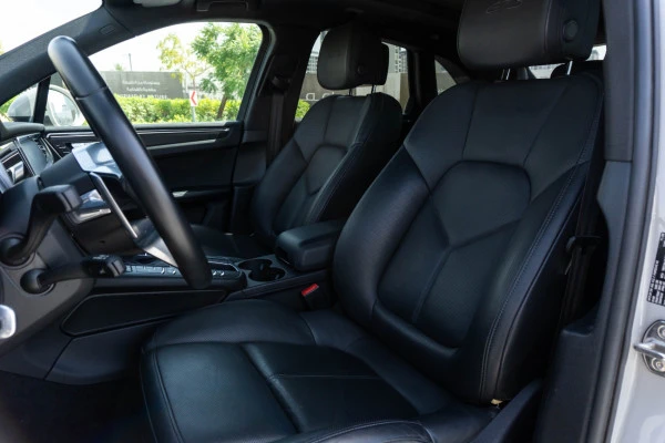 Porsche Macan (Grey), 2021