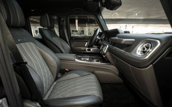 Mercedes G63 AMG (Matte Black), 2025
