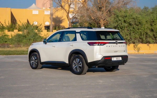 Nissan Pathfinder (Pearl White), 2025