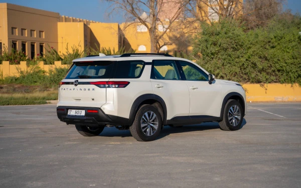Nissan Pathfinder (Pearl White), 2025