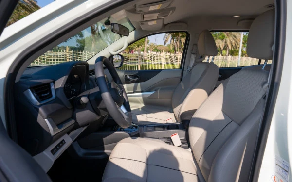 Nissan Pathfinder (Pearl White), 2025