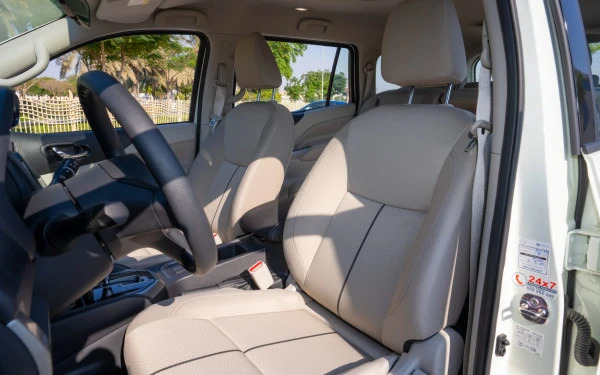 Nissan Pathfinder (Pearl White), 2025