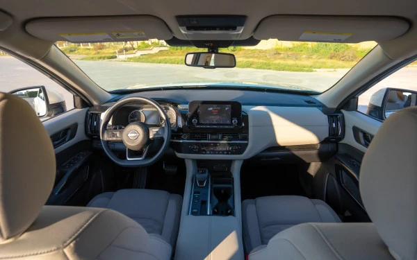 Nissan Pathfinder (Pearl White), 2025