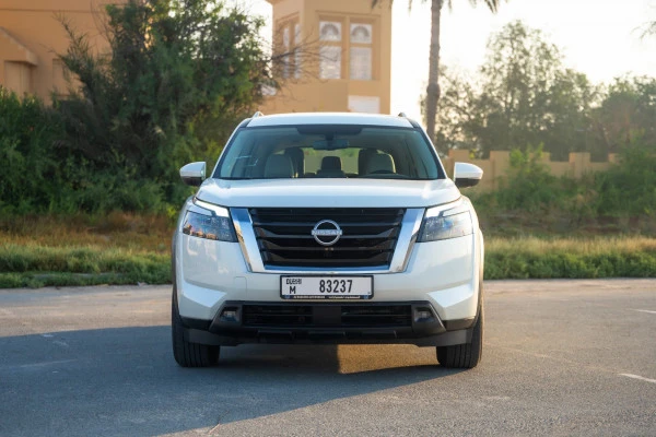 Nissan Pathfinder (Pearl White), 2025