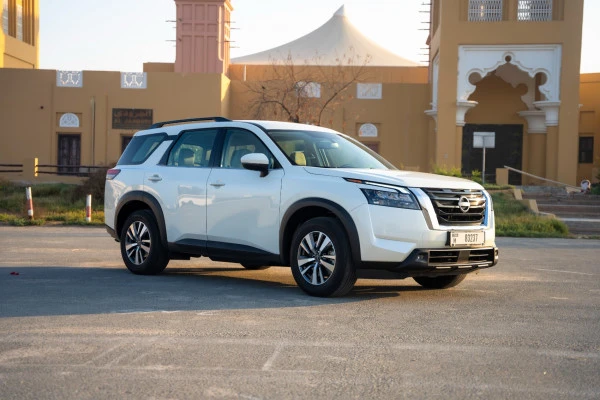 Nissan Pathfinder (Pearl White), 2025