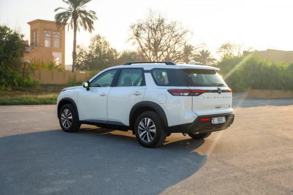 Nissan Pathfinder (Pearl White), 2025