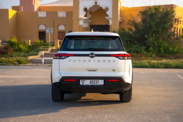Nissan Pathfinder (Pearl White), 2025