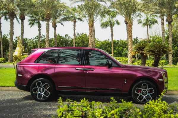 Rolls Royce Cullinan Black Badge (Black), 2021