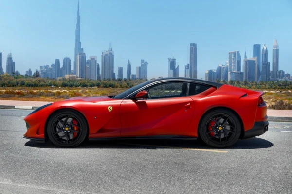 Ferrari 812 Superfast (Rot), 2019