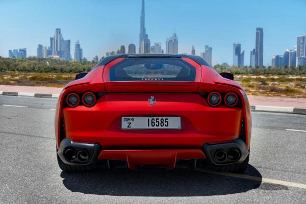 Ferrari 812 Superfast (Rot), 2019