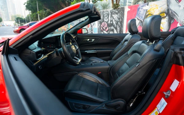 Ford Mustang cabrio (Red), 2023