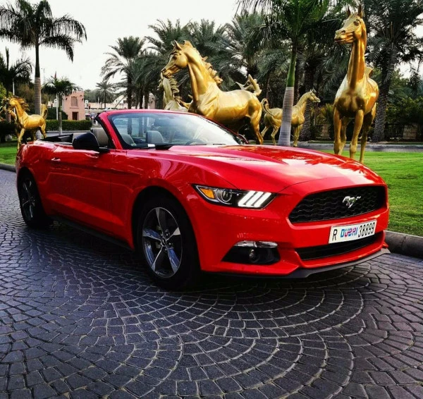 Ford Mustang Convertible (Red), 2018