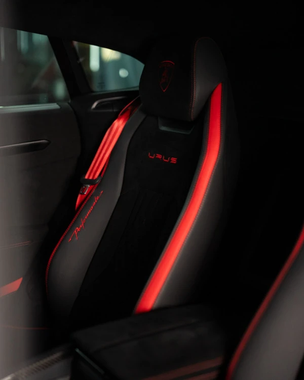 Lamborghini Urus (Красный), 2023