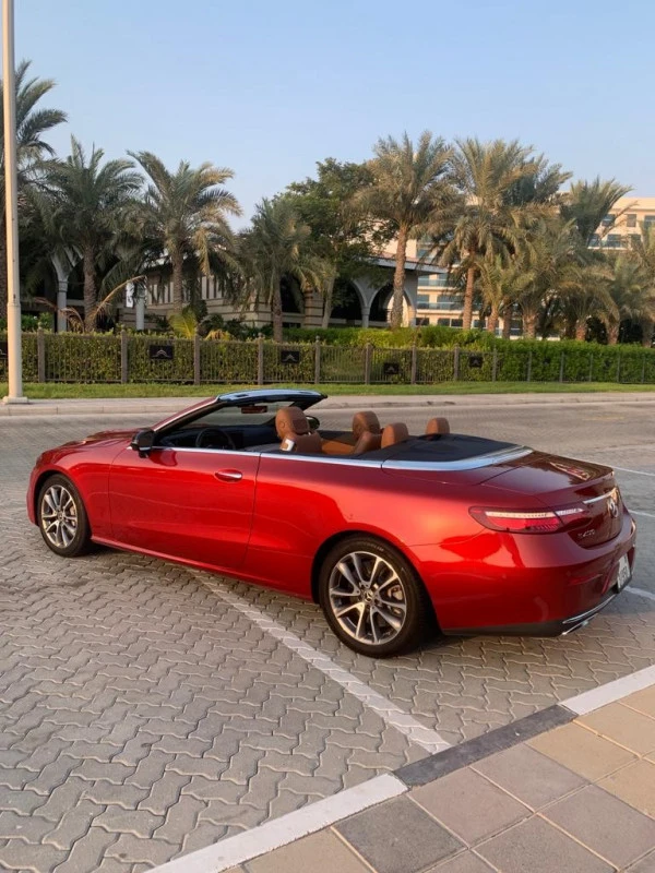 Mercedes E450 cabrio (rojo), 2020