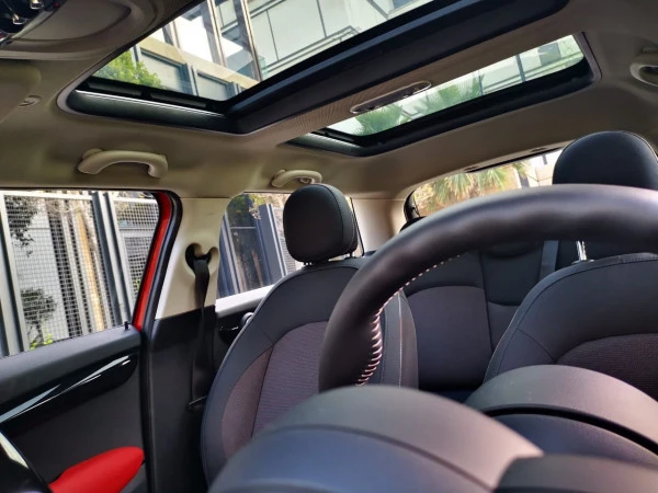Mini Cooper (Red), 2019